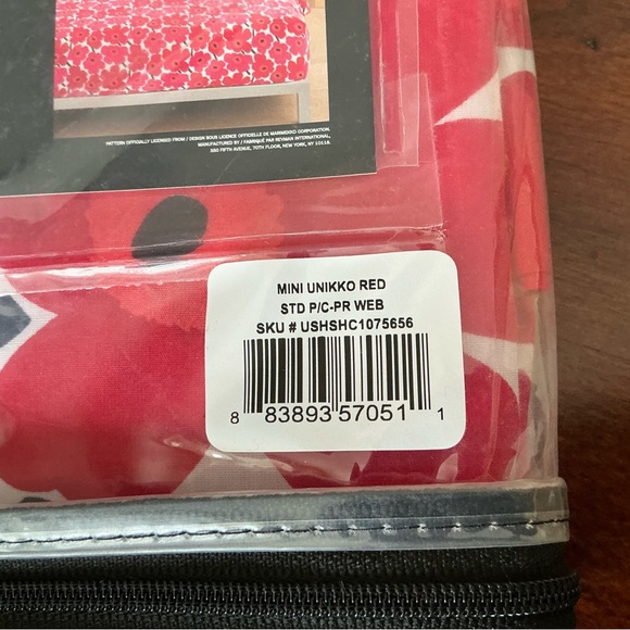 MARIMEKKO Mini Unikko 200 Thread Count Pillowcases - Picture 7 of 7